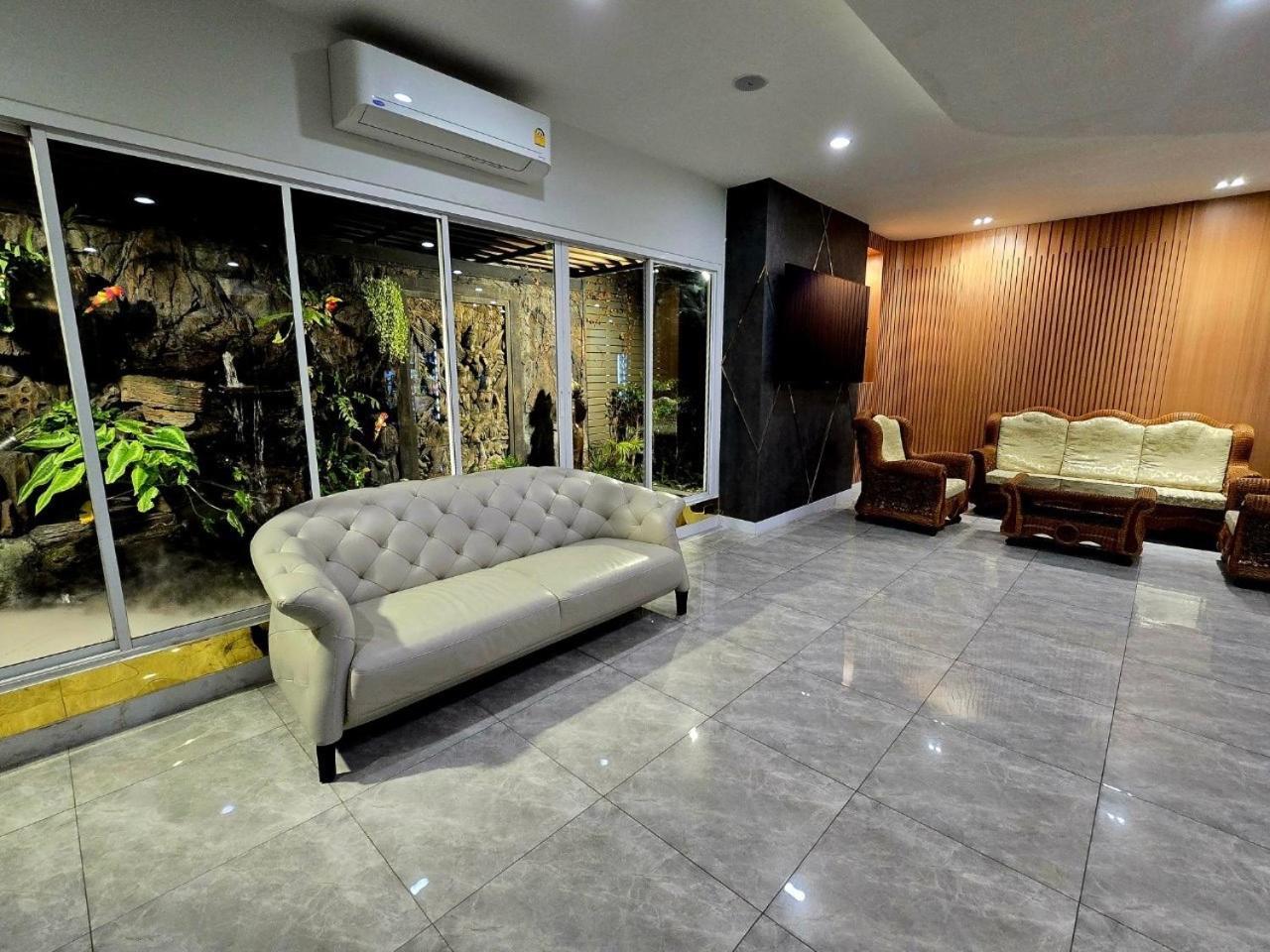 Lhc Hotel And Resort Pattaya Luaran gambar