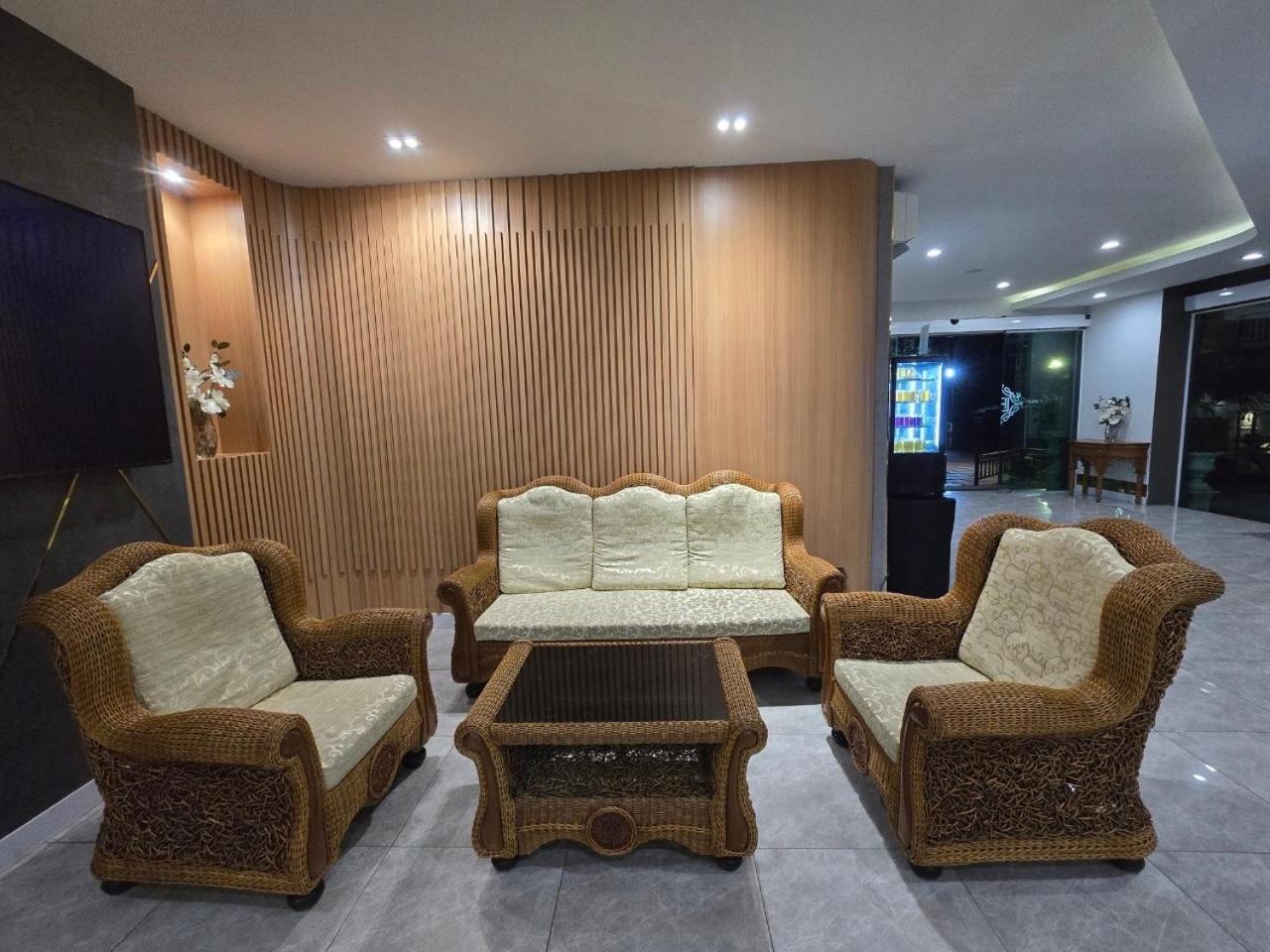 Lhc Hotel And Resort Pattaya Luaran gambar